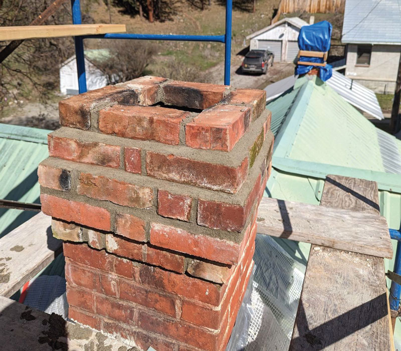 Curlew<br />
Job Corps Masonry Program<br />
students have restored both<br />
of the chimneys on the J.W.<br />
& Elizabeth Slagle House;